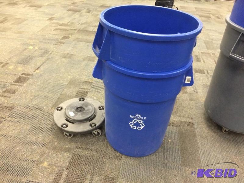 lot 1007 image: Two blue recycling can and wheels