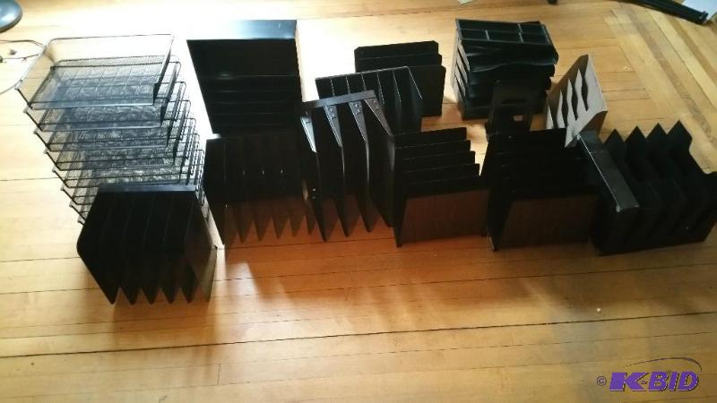 lot 113 image: Assortment of Office Desk Organizers