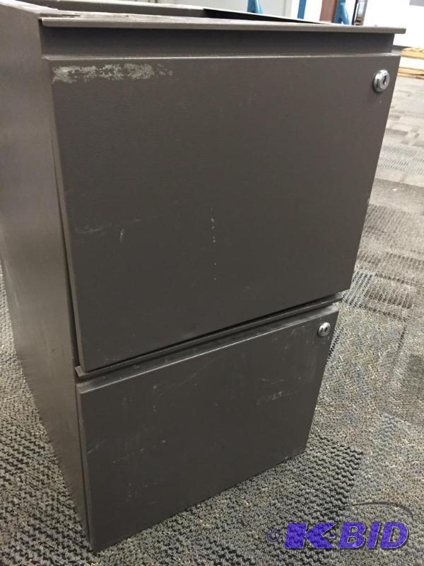 lot 3 image: Locking two-drawer file cabinet....