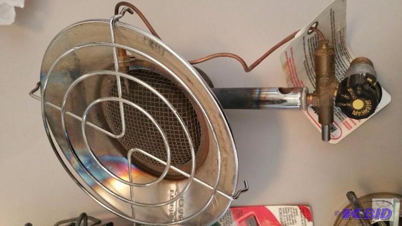 lot 30 image: Mr.Heater Propane Tank Heater