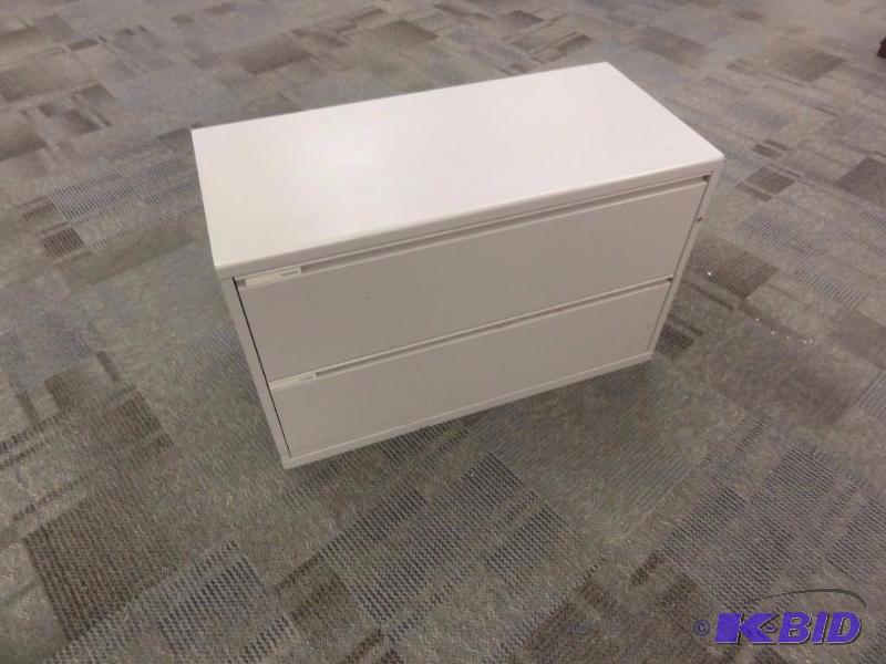 lot 33 image: Meridian 2-drawer cabinet