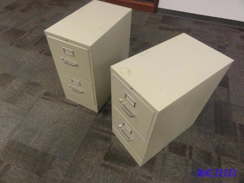 lot 43 image: Lot of (2) Hon file cabinets