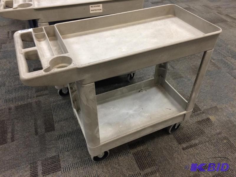 lot 62 image: Rubbermaid 500lb capacity cart. 16-12 x 30-1...