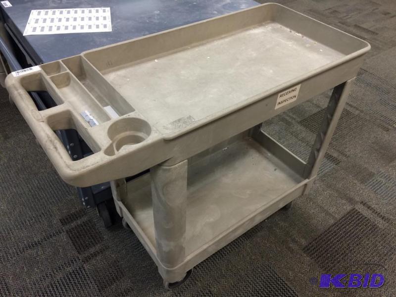 lot 63 image: Rubbermaid 500lb capacity cart. 16-12 x 30-1...