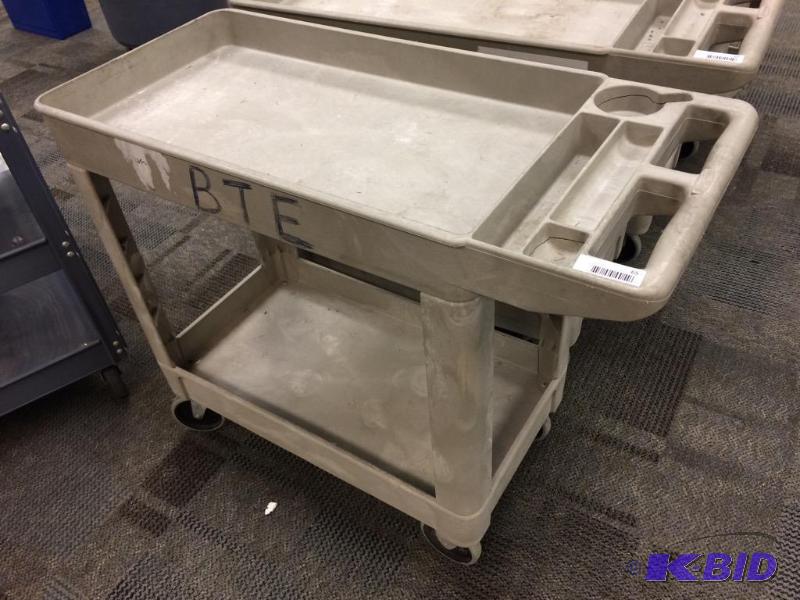 lot 65 image: Rubbermaid 500lb capacity cart. 16-12 x 30-1...