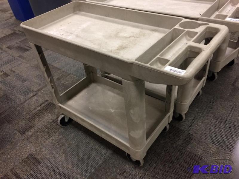 lot 66 image: Rubbermaid 500lb capacity cart. 16-12 x 30-1...