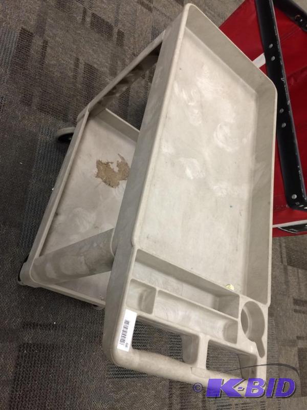 lot 68 image: Rubbermaid 500lb capacity cart. 16-12 x 30-1...