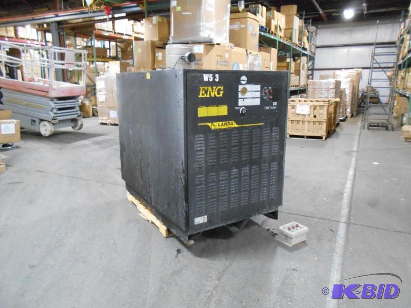 lot 9 image: Landa ENG 6-3000 Natural Gas Pressure Washer.