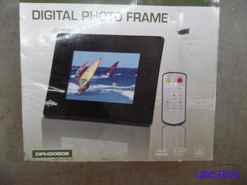 Digital photo frame
