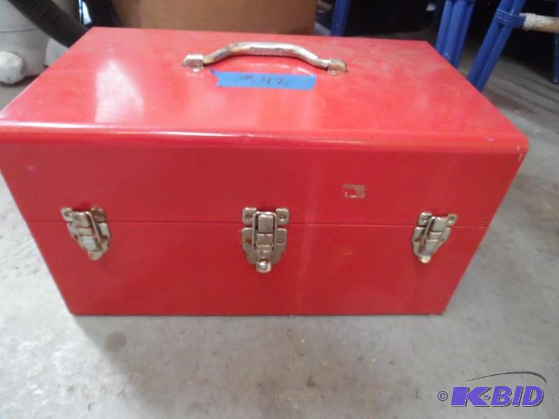 Metal tool box