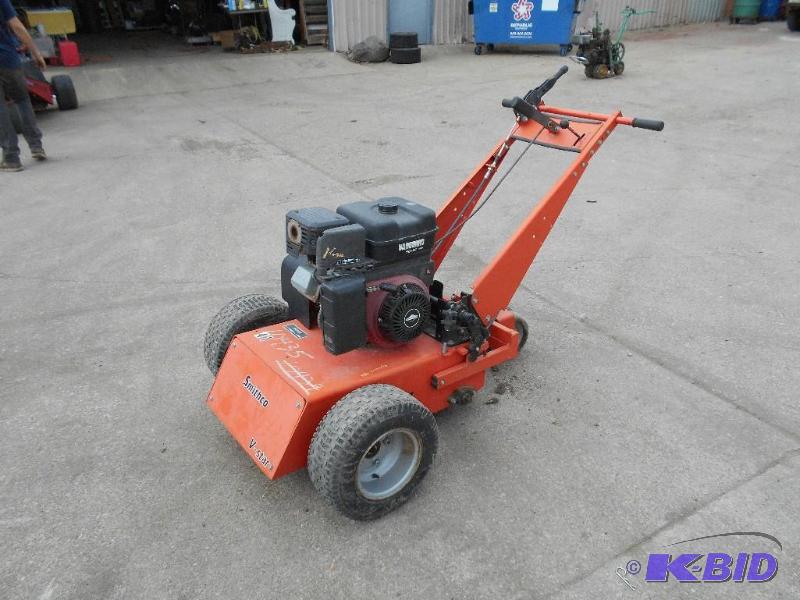 lot 10 image: Smithco 13HP Verticutter. Runs.