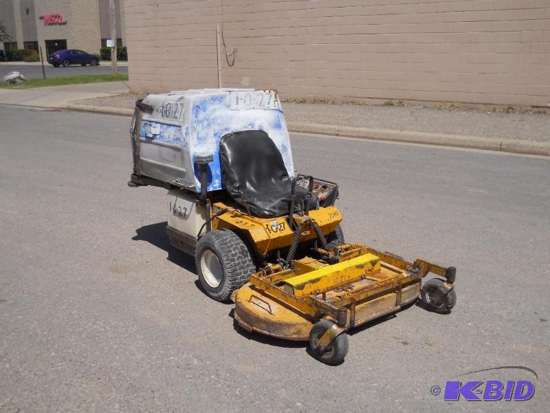 lot 5 image: Walker MTGHS Zero Turn Commercial Lawnmower. 46 Deck. 20 HP. Runs