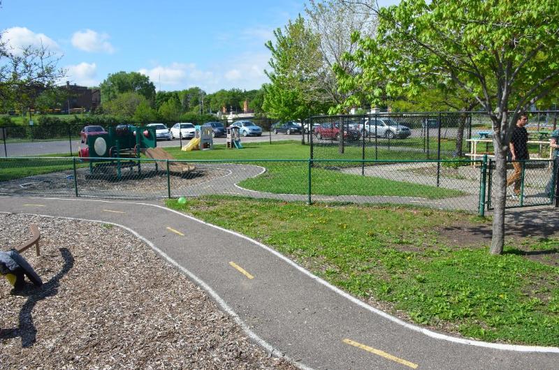 lot 11 image: Commercial Green playground toddler chain lin...
