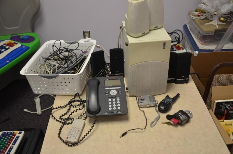 lot 127 image: Electronics - 3 sets of pc speakers, Altec La...