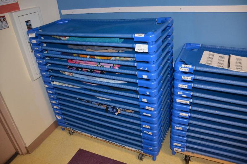 lot 131 image: 8 childrens cots 50x20"...