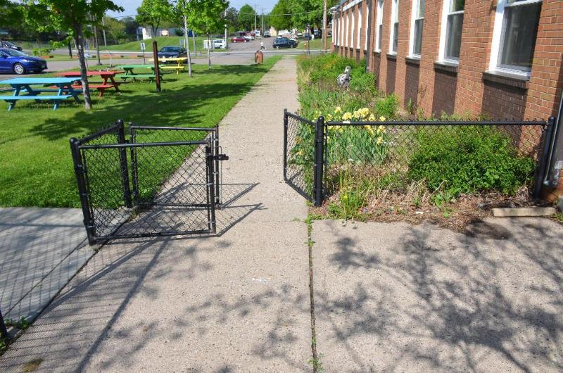 lot 14 image: Commercial Black Vinyl coated chain link fenc...
