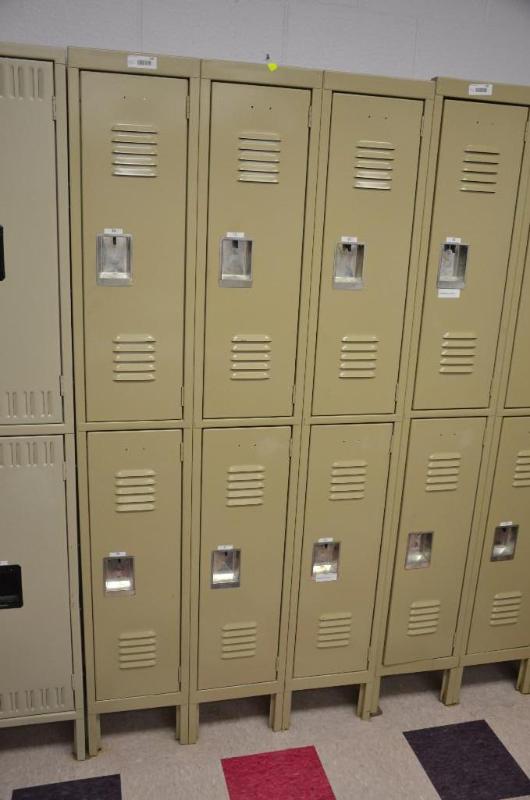 lot 140 image: Edsal lockers - 6 lockers in one unit, 12x36x...