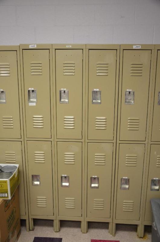 lot 141 image: Edsal lockers - 6 lockers in one unit, 12x36x...