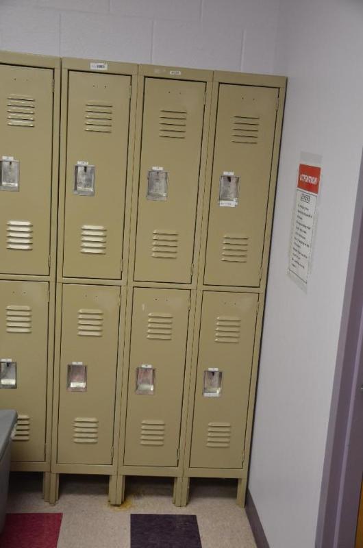 lot 142 image: Edsal lockers - 6 lockers in one unit, 12x36x...