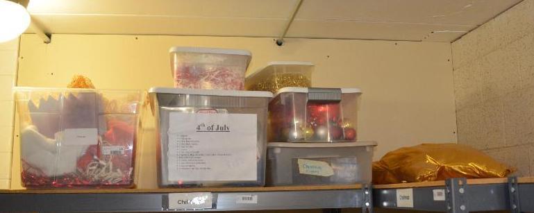 lot 152 image: Christmas & 4th of July decorations...
