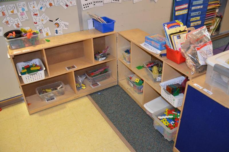lot 164 image: Contents of shelves - Toys & games as pic...