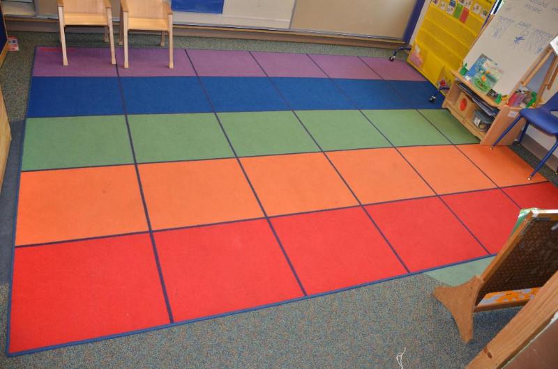 lot 171 image: Lakeshore colorful rows  seating rug 108x145...