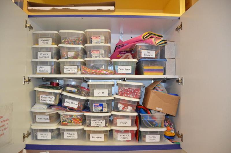 lot 194 image: Contents of shelf - q tips, glitter, markers,...