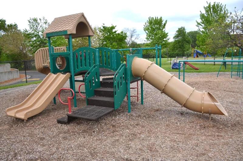 lot 2 image: Playshaper set - Slide, tunnel slide, Squ...