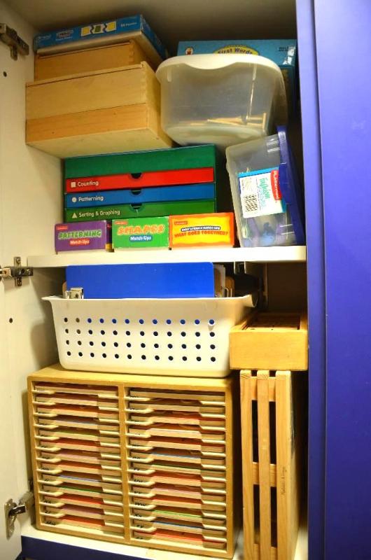 lot 202 image: Contents of shelf - Lakeshore ABC wood puzzle...