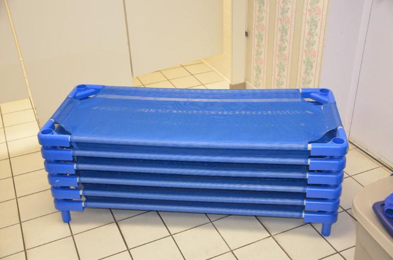 lot 228 image: 6 childrens cots 50x20"...