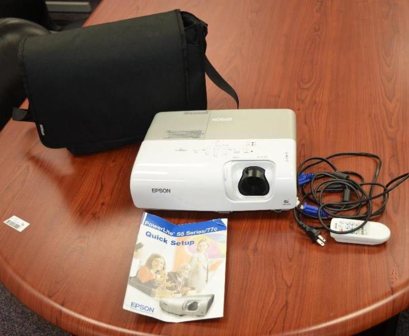 lot 234 image: Epson LCD Projector model EMP-S5. powers up...