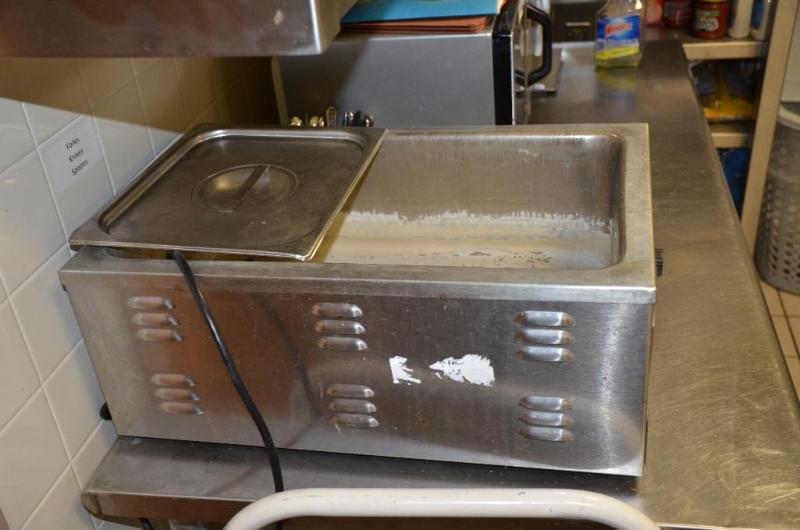lot 25A image: Superior APWWyott Service Hotline food warme...
