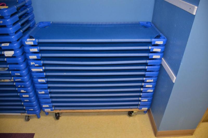 lot 33 image: 6 childrens cots 50x20"...