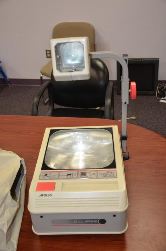 lot 44 image: Apollo overhead projector Model AI-2000 serie...
