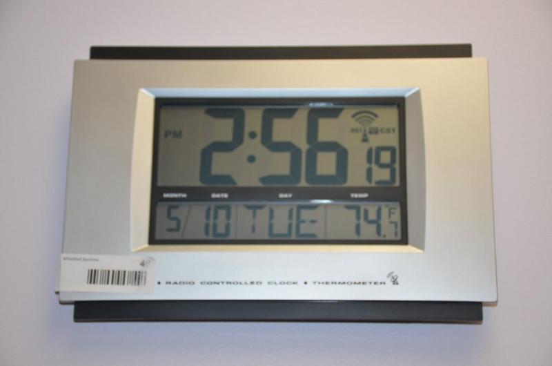 lot 46 image: Radio controlled clock with thermometer ...