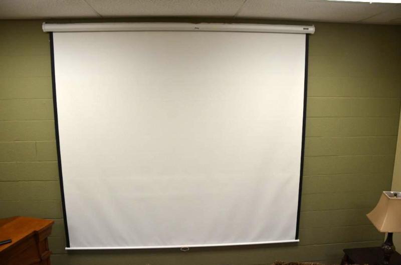 lot 80 image: Da-Lite projection screen 73x95". Bring ...