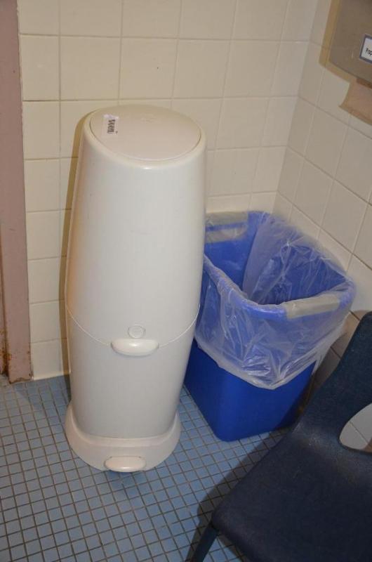 lot 90 image: Playtex Genie diaper Elite pail, 10x27"...