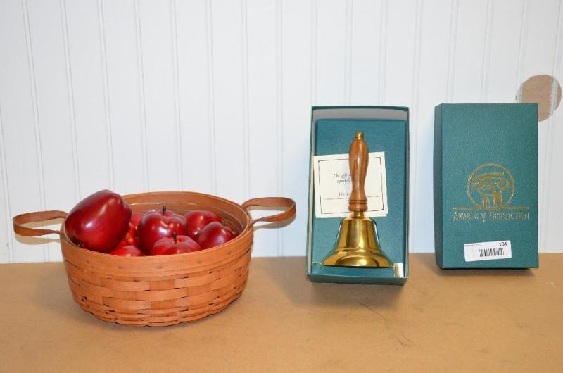 lot 104 image: Longaberger basket 9 34 " x 10.25"...