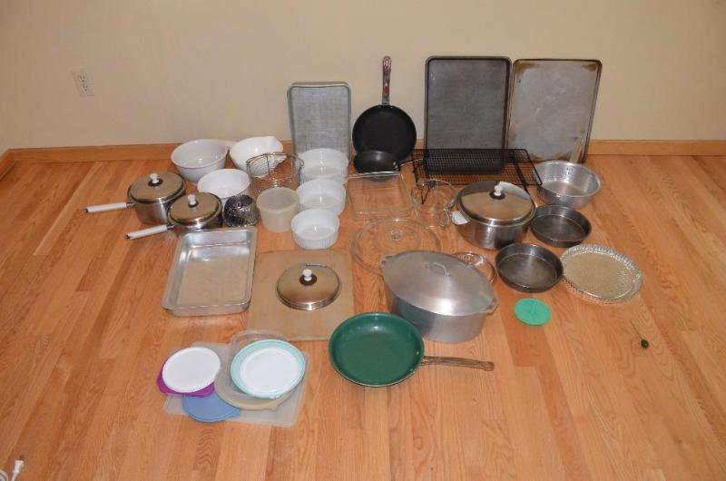 lot 132 image: Large lot of pots,pans and bowls including  ...