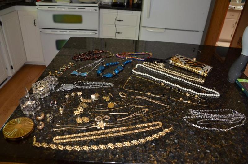 lot 141 image: Lot of jewelry necklaces, earrings, watches...