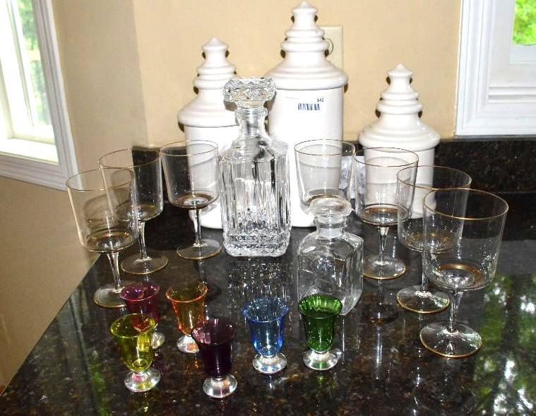 lot 142 image: Lot of glassware  6 colorful minitue&nbspgl...
