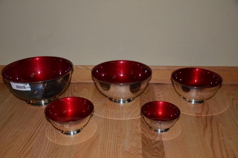lot 147 image: Reed and Barton bowl set&nbspof 5...