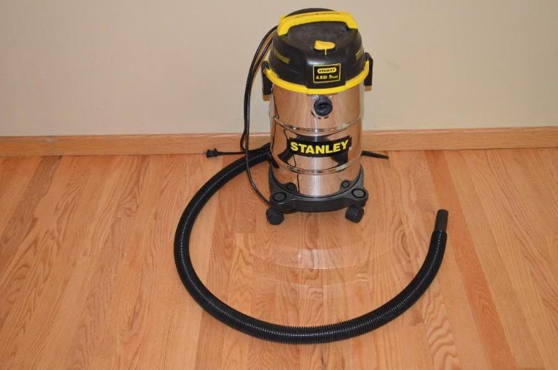 lot 149 image: Stanley 4.5 peak HP 5 gallon vacuum ...