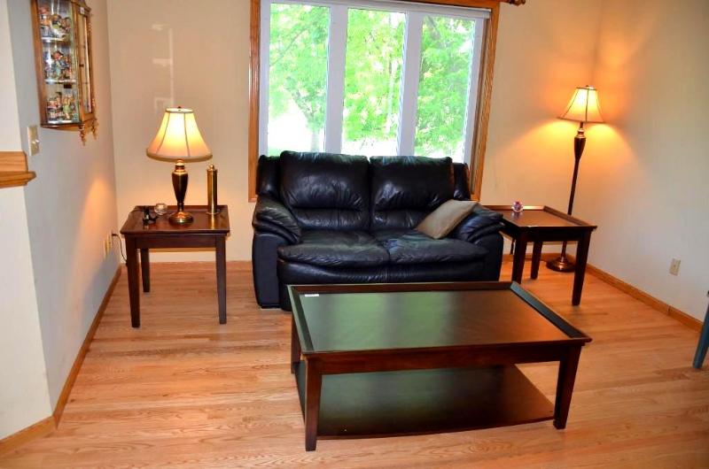 lot 1B image: Leather couch and love seat. This lot is for ...