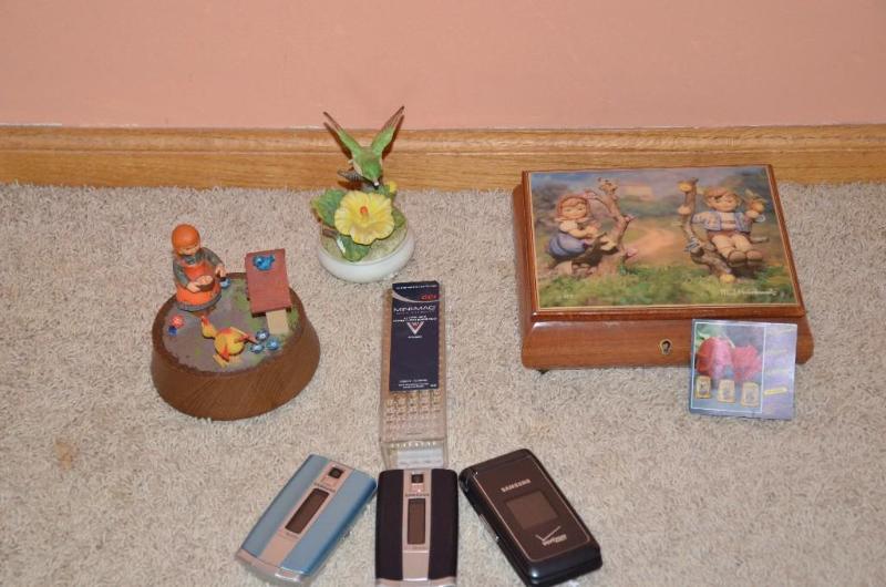 lot 20 image: Hummel Music box made in Italy San Fransisco...