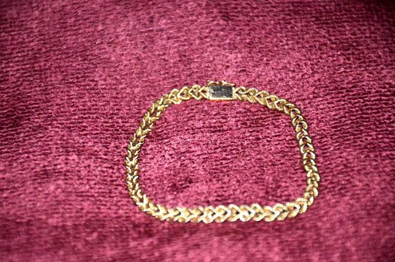 lot 2C image: 14k gold bracelet- 8" ...