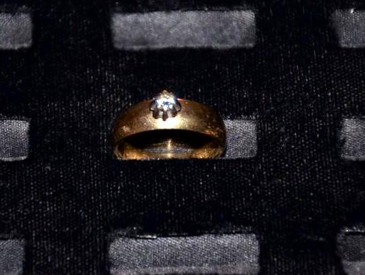 lot 2J image: 14k GOLD & Diamond ring- diamond tested...