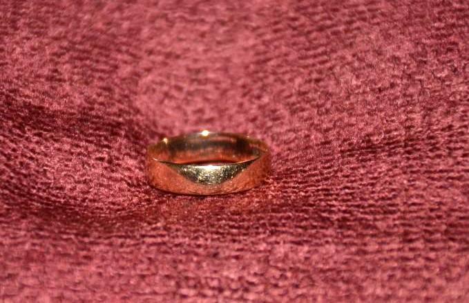 lot 2K image: Mens 14k GOLD ring...
