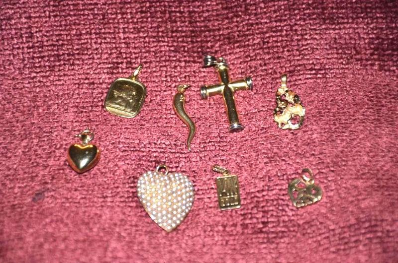 lot 2M image: Group of gold pendants- Heart has genuine gol...
