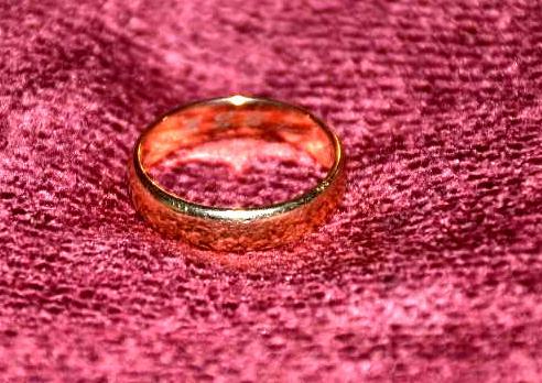 lot 2O image: 14k gold ring...